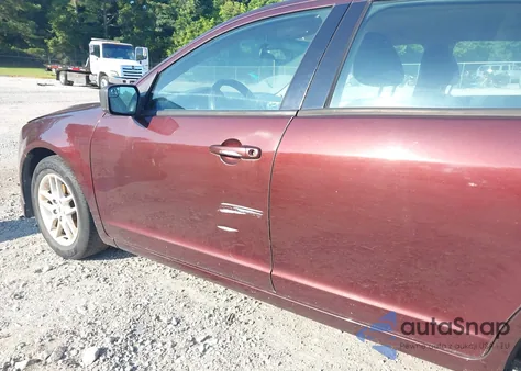 2012 Ford Fusion S z USA, uszkodzony, nr VIN 3FAHP0GA2CR148223